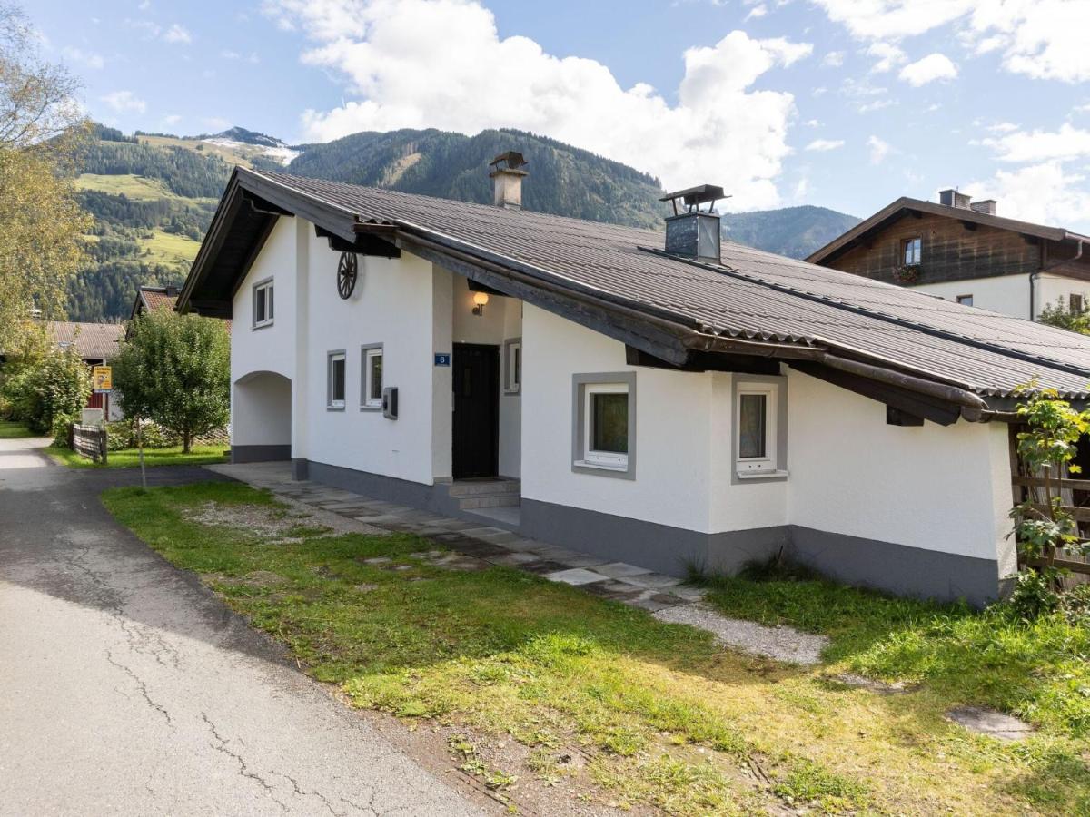 Spacious Chalet In Maishofen Near Forest Εξωτερικό φωτογραφία